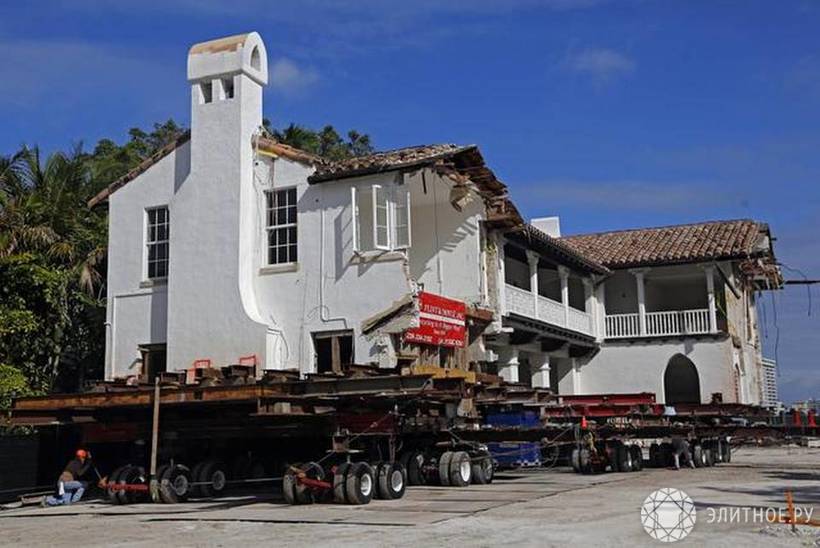 90-летний особняк в Майами-бич переехал на новое место